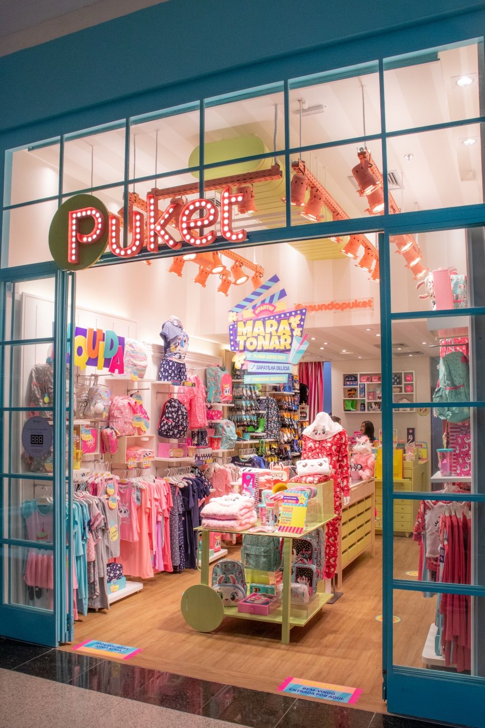 Puket — loja de varejo em shopping